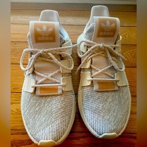 Adidas Prophere Shoes White
Chalk/Grey/Copper Women's Size 8.5